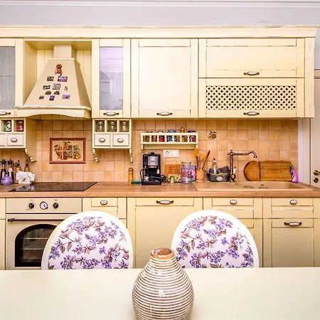 Central Shabby Chic Flat Close To Paid Parking Daire *